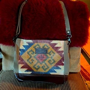 Myra purse new and beautiful